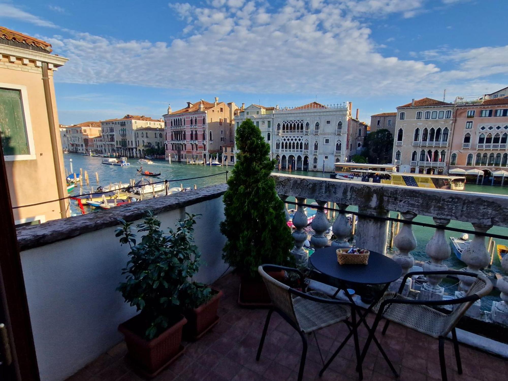 Residenza La Veranda A Rialto Venesia Bagian luar foto